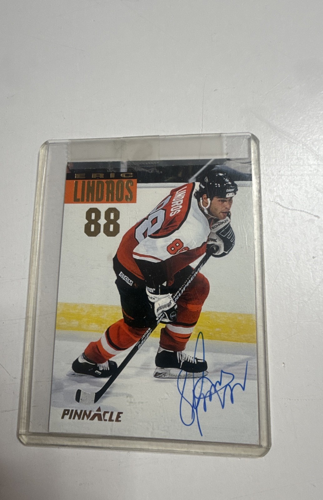 1993-94 Pinnacle - Center of Attention Autograph Eric Lindros /3088 (AU)