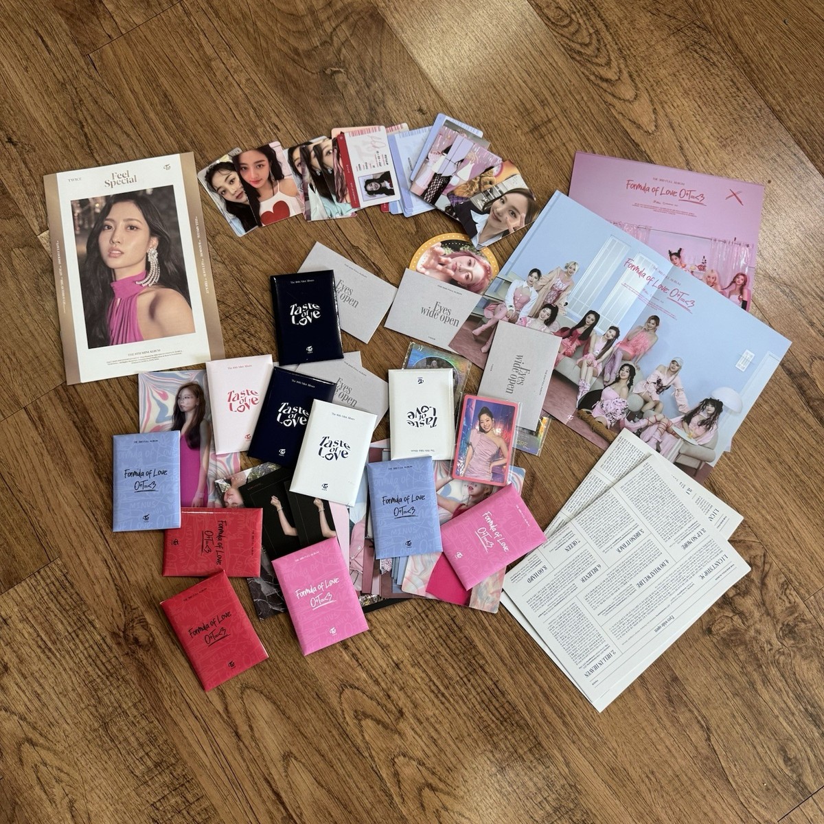 TWICEグッズ大量詰め合わせ！CD&アルバムポスター等も！ TWICE Album Collection MIXED Lot Of 14 + Comes with some