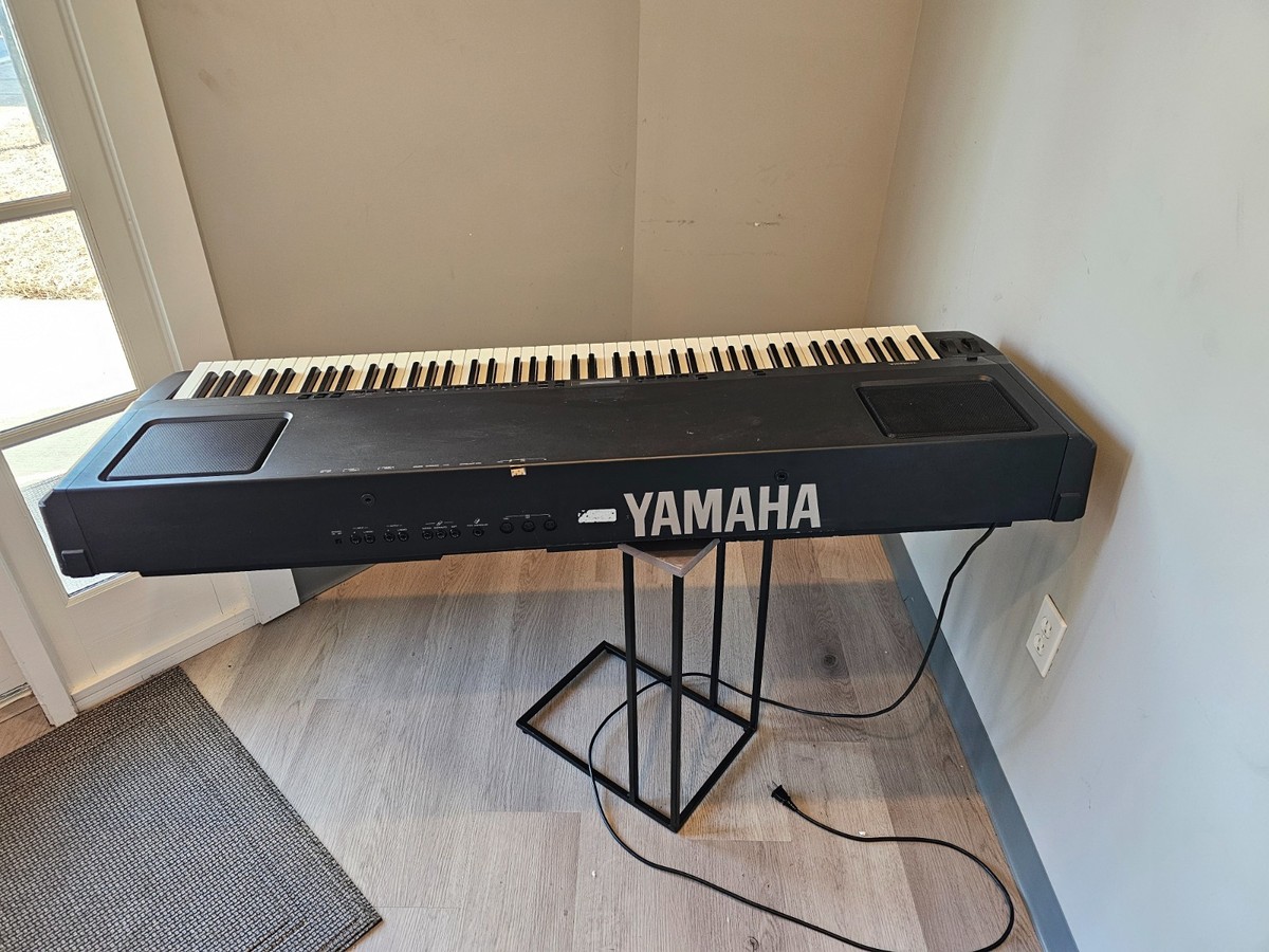Yamaha P-200 Electronic Keyboard 88 Keys w/Built in Speakers for