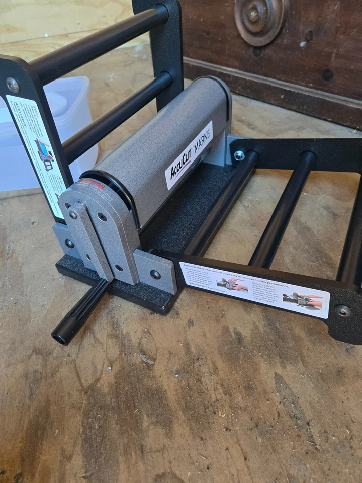 Máquina troqueladora AccuCut Mark 5 rodillos envío gratis Foto 2 de 3