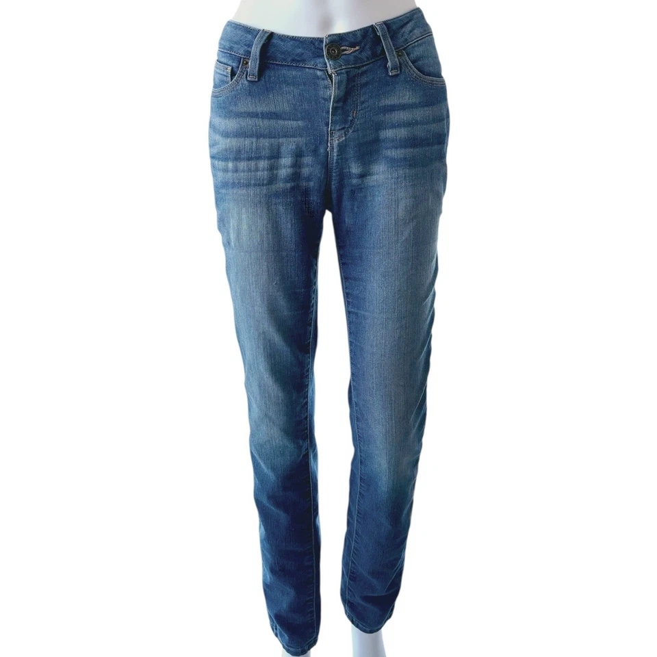 Vaqueros vintage GUESS talla 28 cuentan con un estilo clásico, ajustado Foto 3 de 4