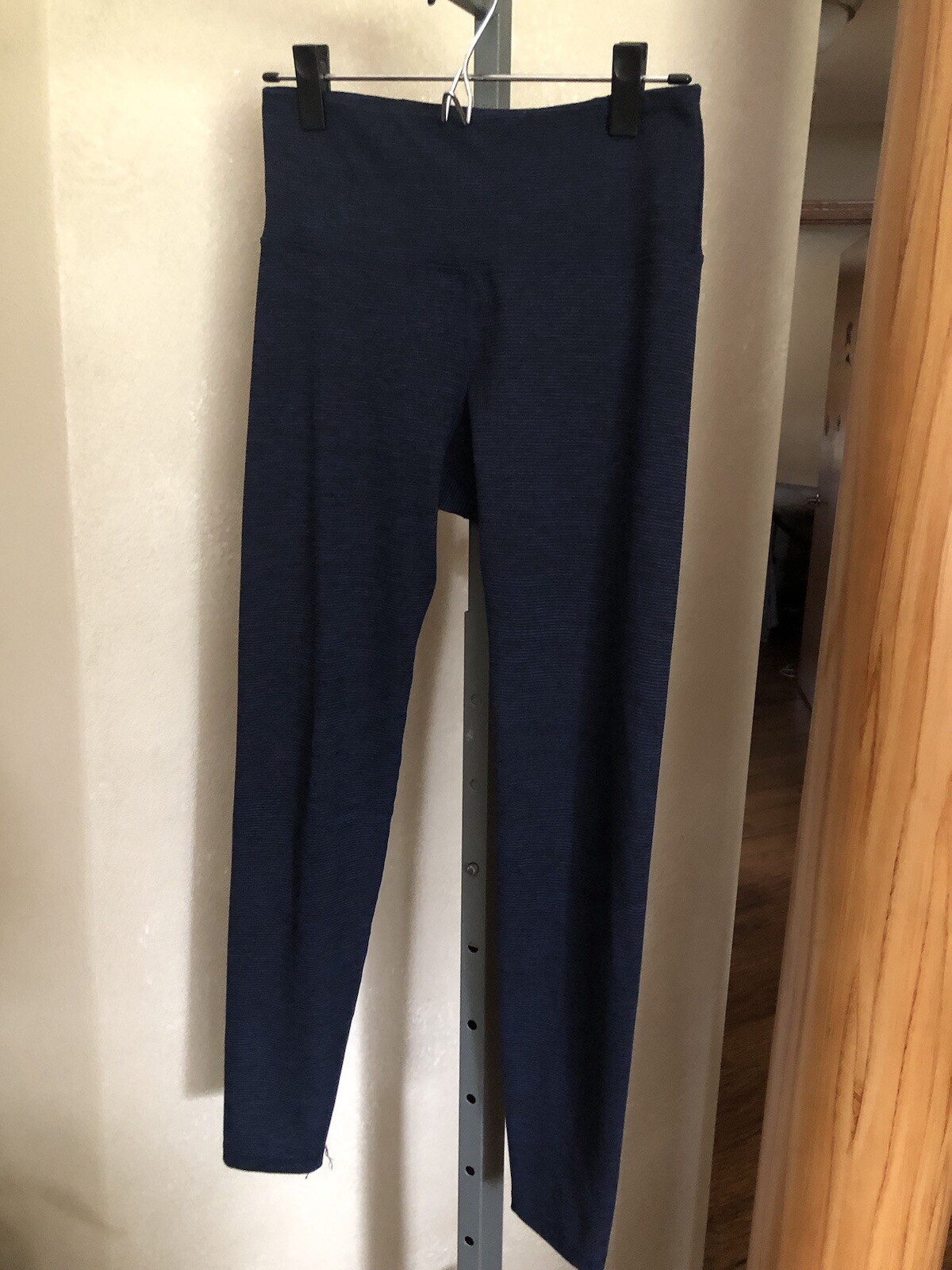 Womens Old Navy Fitted Go Dry Full Length Leggings size M VGUC!