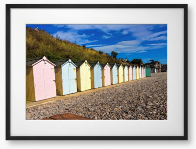 South Coast Beach Huts, gerahmt in schwarz. Größe: 80 X 60 CM