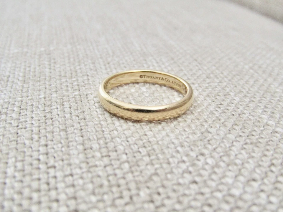 Alianza de boda clásica Tiffany en oro amarillo talla 5,5 Foto 3 de 4