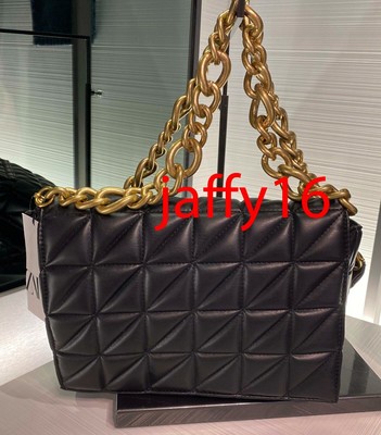 chain black shoulder bag