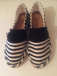 river island black plimsolls