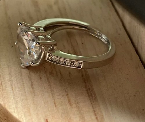 Avon Silver Tone Large HEART CZ With Rhinestone Sides sz 8 NEW Statement Ring - Picture 5 of 5