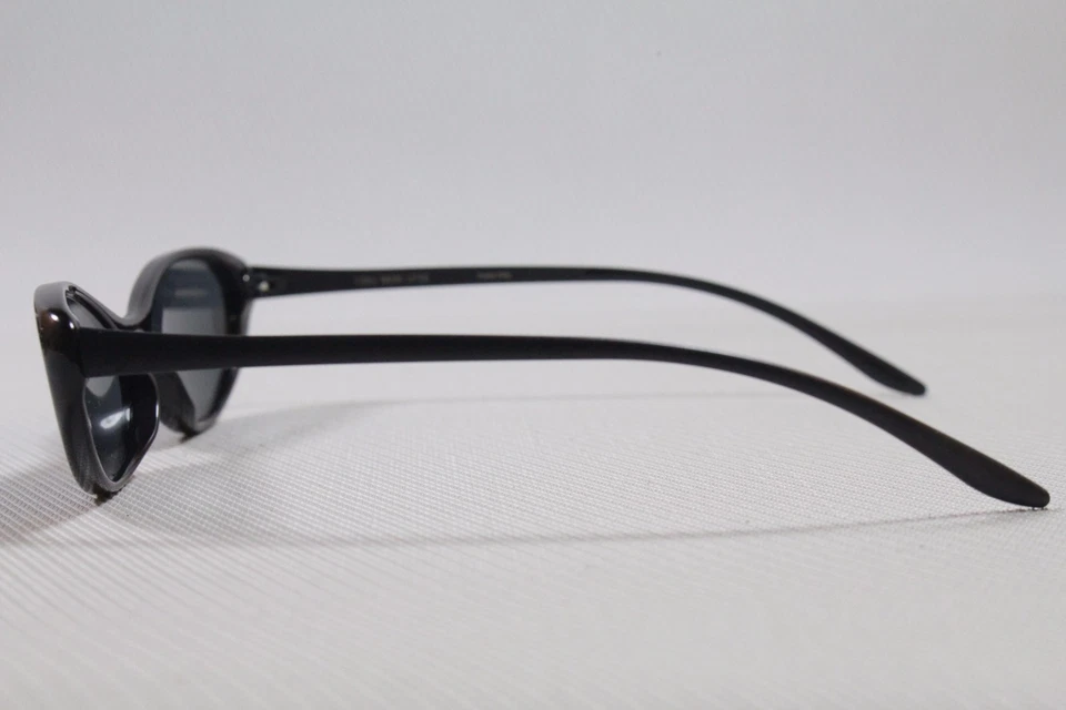 VERA WANG mod Feline B col BK sz 53/16 Sunglasses - Image 3 of 4