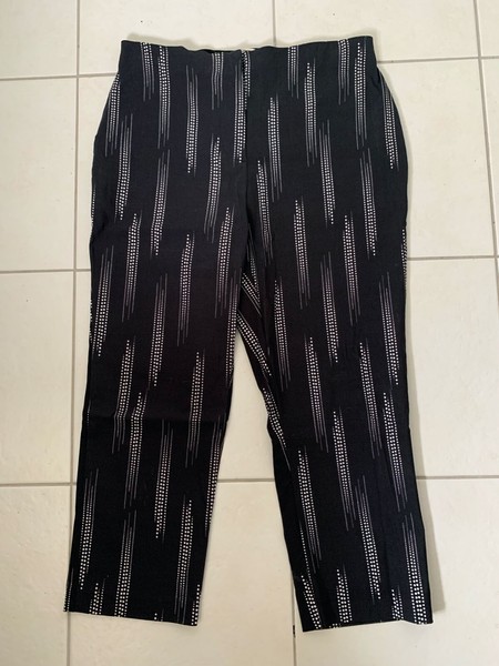 NONI B SIZE 12 AU ELASTIC WAIST ZIP FLY BLACK CROPPED CAPRI PANTS SIZE 12 AU