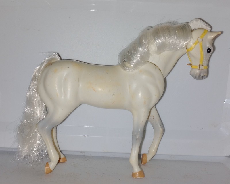 Grand Champions GC Horses Feed N Nuzzle Bluegrass Grey Thoroughbred Mare Empire