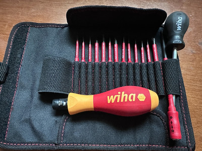 Wiha 16 Piece Insulated TorqueVario-S (18-62 In/lbs) and SlimLine Blade Set