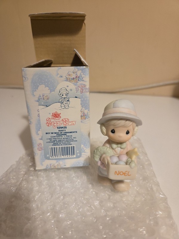Precious Moments 'Dusty-Boy Selling Ornaments' Sugar Town Series #529435 