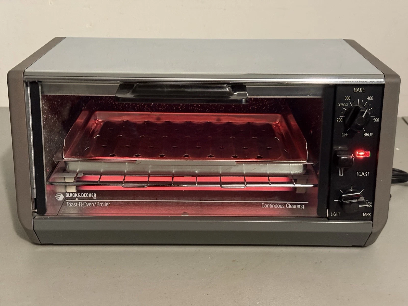 Vintage Black & Decker Spacesave Under Cabinet Toast-R-Oven TRO 51 TY2
Opens in a new window or tab