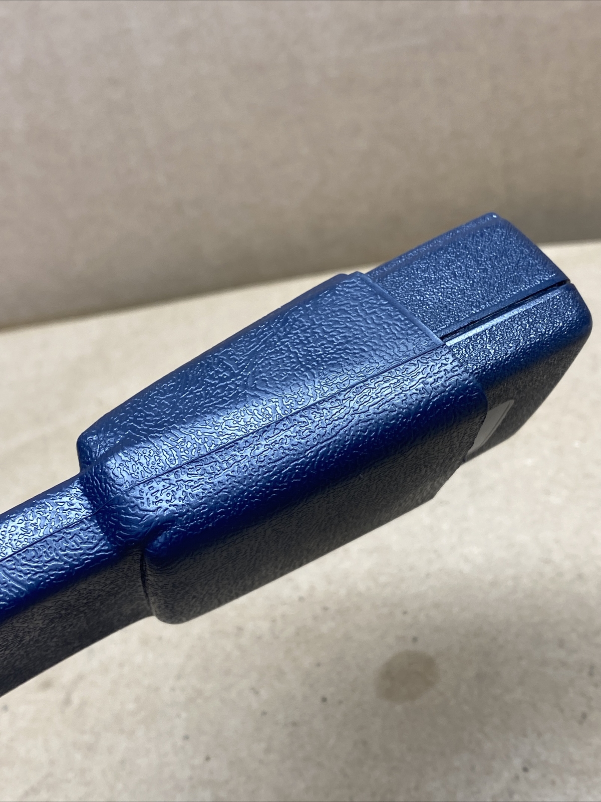 1998 CHEVROLET C1500 EXTENDED CAB LEFT BENDIX STYLE SEAT BELT RECEIVER