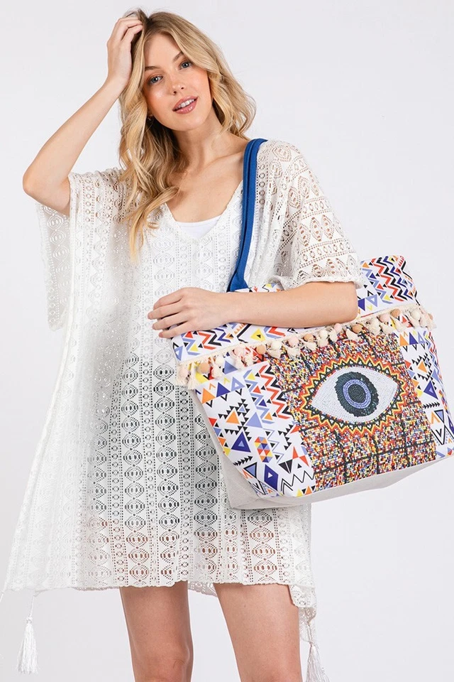 Bolso de Mano de Verano Anthropologie Estilo Mal de Ojo Estampado Boho Pom Pom Borla Bolso de Playa Foto 2 de 4