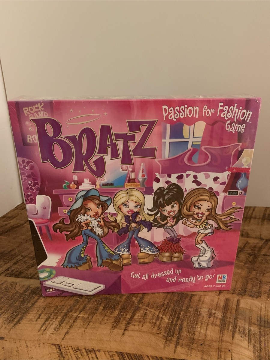 Bratz Passion for Fashion Doll Dress Up Game MILTON BRADLEY 2002