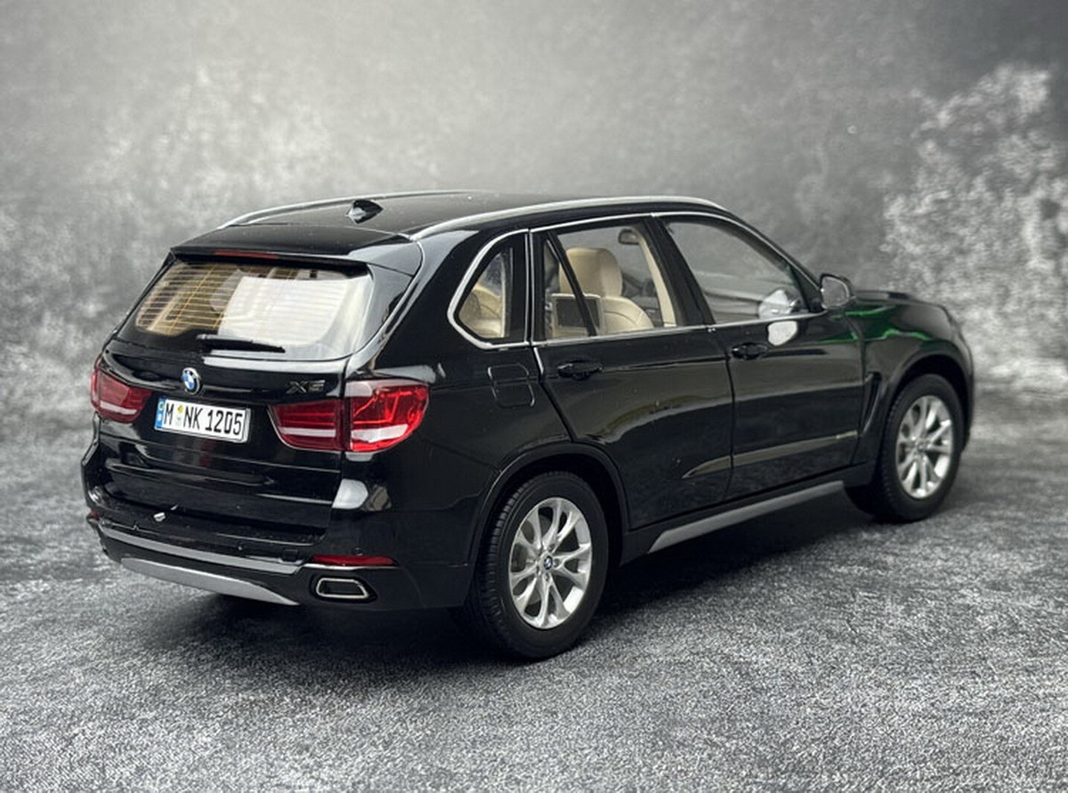 Paragon 1/18 Scale BMW X5 F15 SUV Black Diecast Car Model Toy