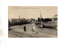 CPA - 17 - SAINT-MARTIN-DE-RÉ - Le Port - Le Bassin a flot - animé - voyagé 1933