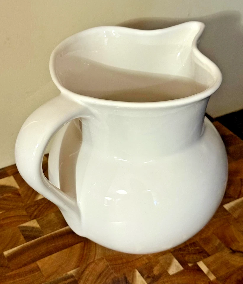 NUEVO 7,5 pulgadas H Pottery Barn porcelana blanca CHANTAL jarra para servir agua retirado Foto 4 de 4