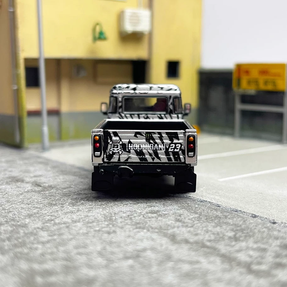MASTER 1:64 Land Rover Defender Pickup Land Rover 110 alloy car model - Image 4 of 4