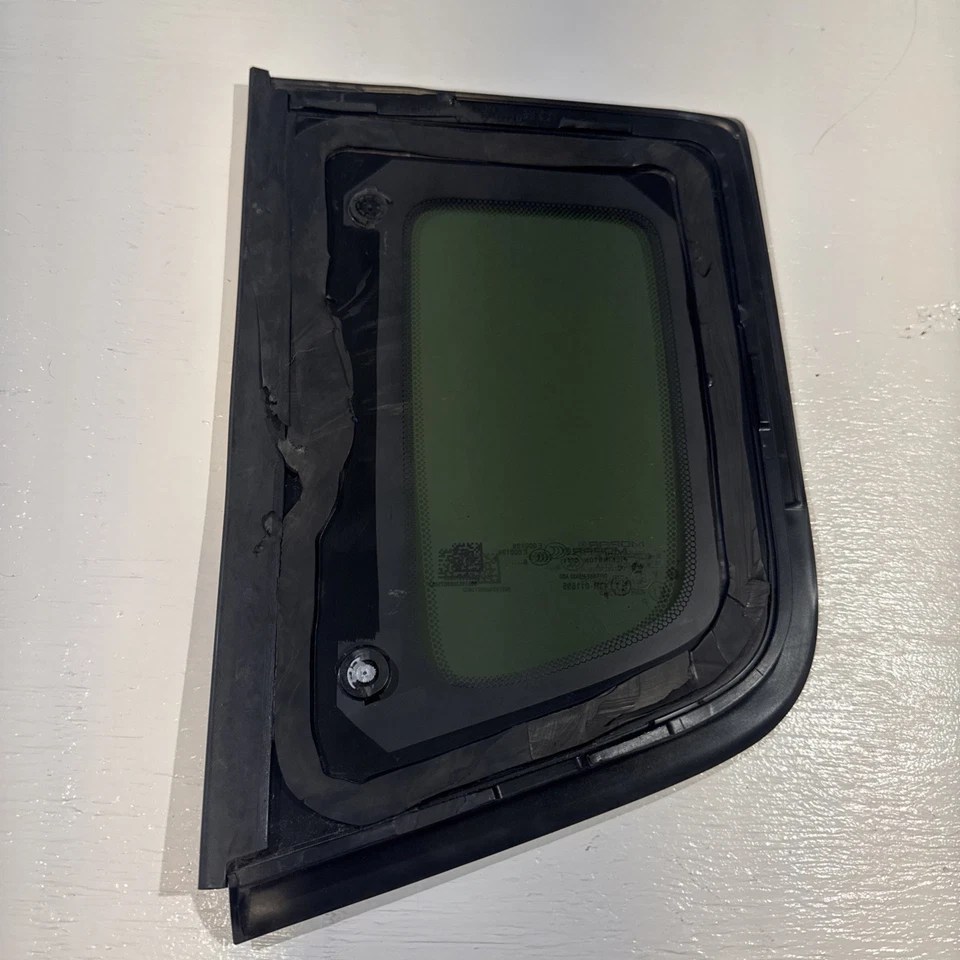 2016-2020 JEEP RENEGADE ЗАДНЯЯ ПРАВАЯ СТОРОНА ЧЕТВЕРТЬ СТЕКЛА OEM - Изображение 2 из 4