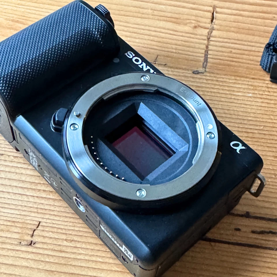 Sony ZV-E10 Vlogging-Kamera – wie neu, nur 1x benutzt - Bild 3 von 4