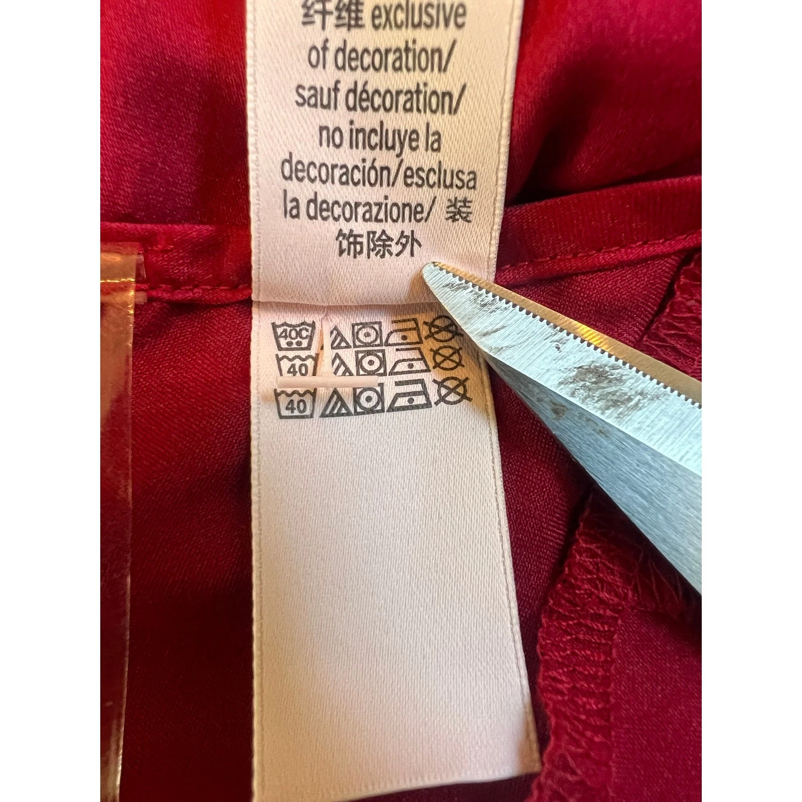 UNDERCOVER Abito Victoria's Secret rosso con spalline e ritagli in pizzo e schiena profonda