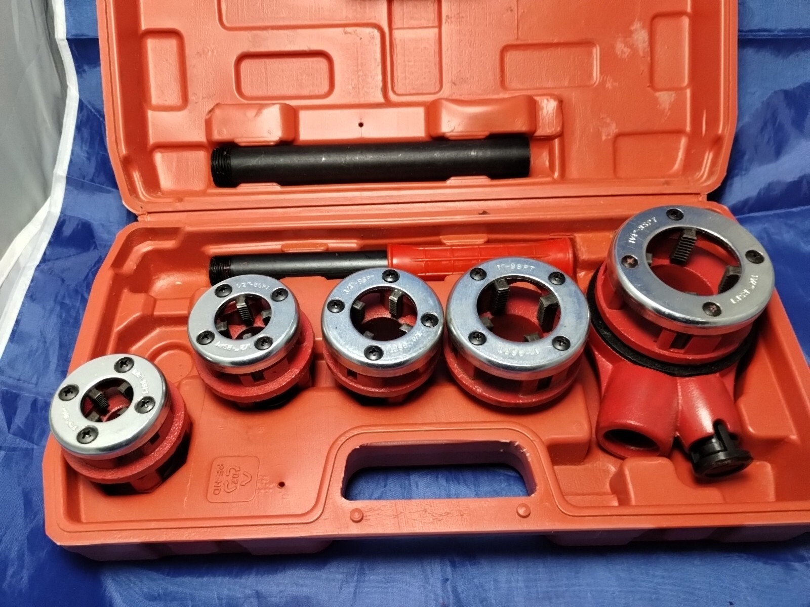 Complete Pipe Threader Kit Ratcheting Pipe Threading Tool Set  6 Dies Near Mint