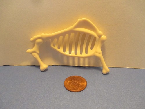Playmobil animal WHITE ANIMAL BONES / CARCASS / SKELETON - Picture 2 of 2