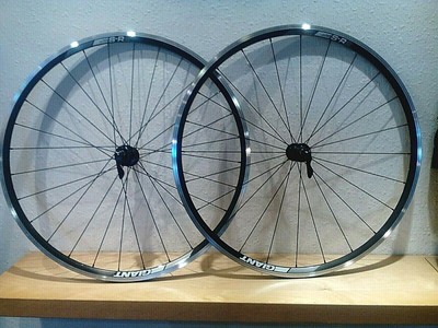 giant 700c wheels