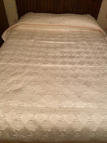 New Vintage Ivory/Cream Color Quilted Satin Floral Pattern Bedspread - Picture 3 of 23