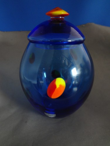 Signed Orrefors Blue Lidded Art Glass Jar With Tricolor Dots with Original Label - Bild 10 von 10