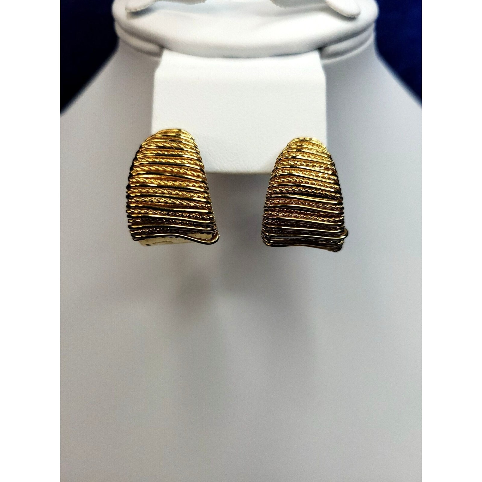 vintage golden arched ribbed texture chunky hoop push… - Gem