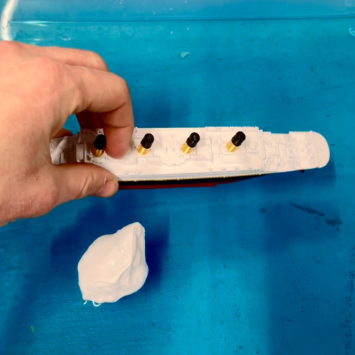 Split In Half Titanic Badeboot und Poolspielzeug, Break In Half RMS Titanic Toys - Video 1 von 1