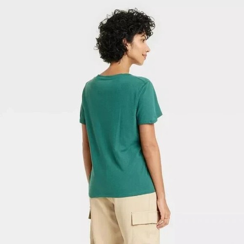 Camiseta para mujer manga corta cuello en V A New Day™ verde azulado talla grande - Imagen 2 de 3
