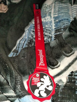 Disneyland Cast Member, Friends And Family 5k 2018 medal