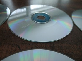 SEGA DREAMCAST LOT OF 9 GAMES DISCS SCRATCHED INCOMPLETE 3 CONTROLLERS UNTESTED