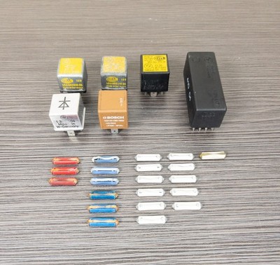 BMW 528ie E28 [1984] - Relays and fuses bundle