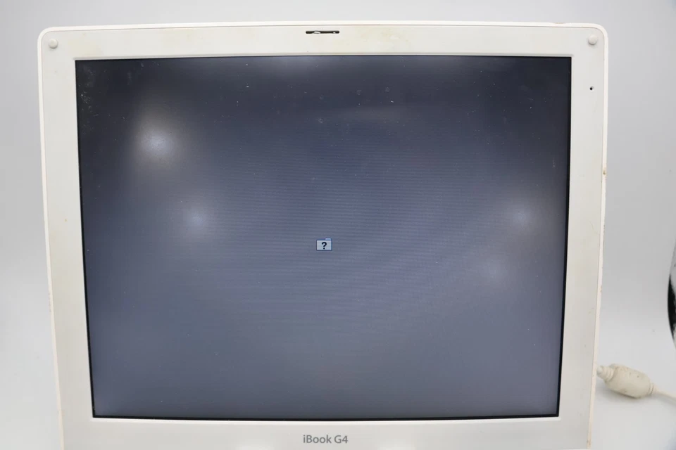 Portátil Apple iBook G4 A1054 12,1" - M9623LL/A - 2004- Sin sistema operativo Foto 2 de 4