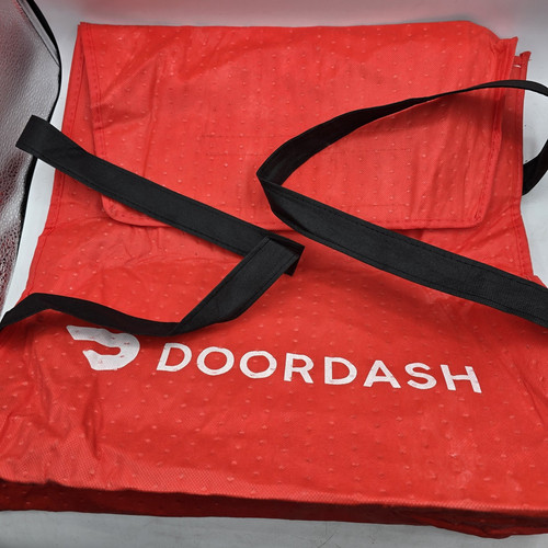 DoorDash Pizzatasche rot mit schwarzen Griffen 19" Breite x 19" Länge x 4,5" Höhe isoliert - Bild 3 von 7