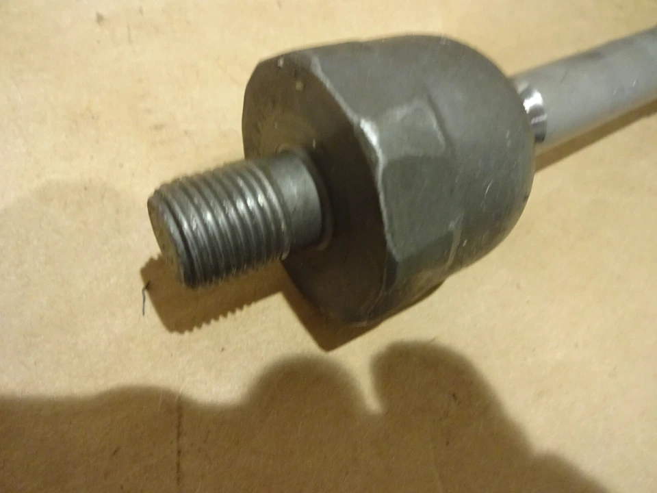 Lamborghini Huracan LP580, LP610 - Junta de rótula de varilla de amarre interior OEM usada Foto 2 de 4