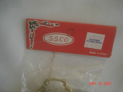 NEW in PACKAGE Vtg. SSCO PLASTIC RED ALARM CLOCK with MOUSE CHRISTMAS ORNAMENT - Picture 4 of 6