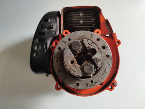 MOTEUR POUR DEBROUSSAILLEUSE