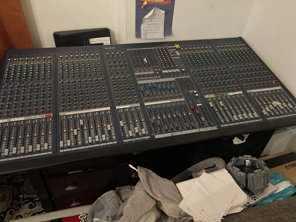 YAMAHA IM8-32 Mixing Console - Image 3 of 4