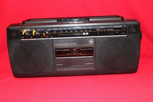 Vintage GE Model #3-5454A Cassette AM FM Radio Bass Boost Boom Box - WORKS