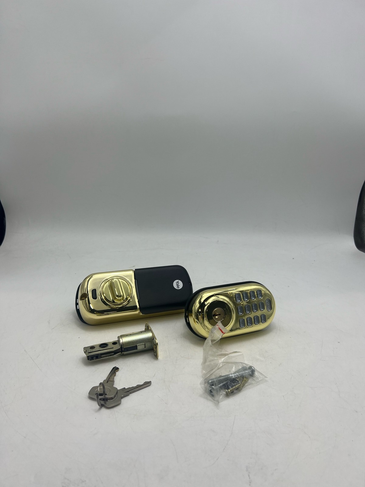 Дверной замок с засовом и засовом Yale Real Living Digital полированная латунь 11390₽