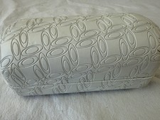 OAKLEY Eyeglasses /Sunglasses Hard CASE ONLY White Clam Shell O Logo Vault