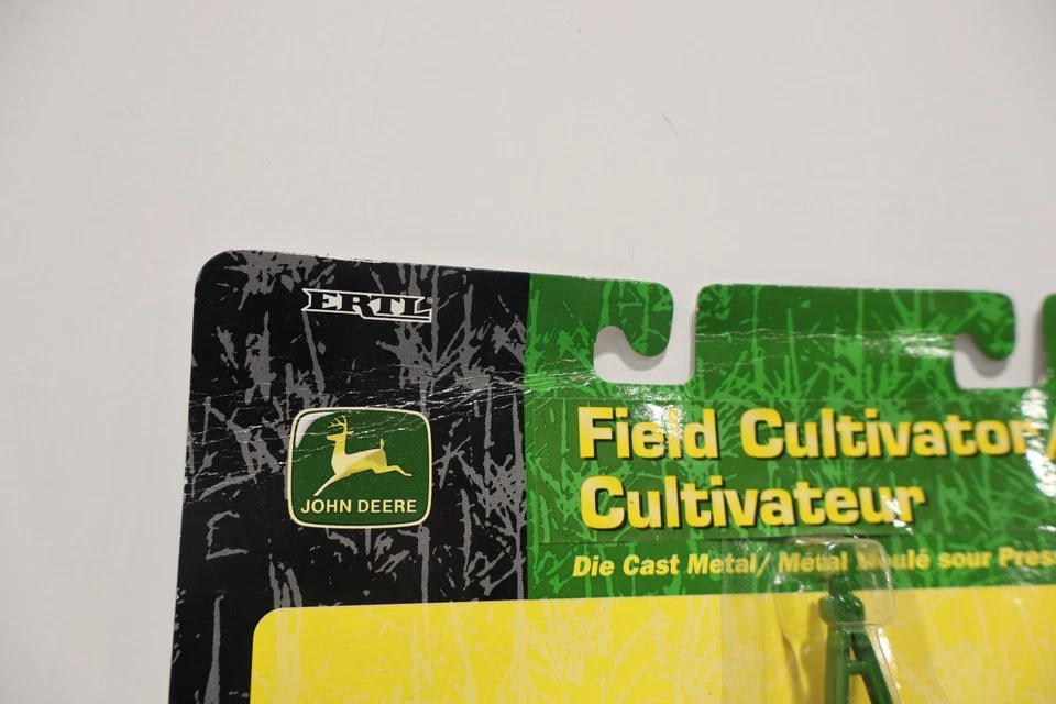 1/64th Scale John Deere 2200 Field Cultivator Ertl #15081 - Image 2 of 3