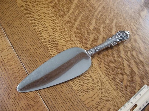 WALLACE SIR CHRISTOPHER STERLING SILVER HANDLE PIE/CAKE SERVER  NO MONO beautifu