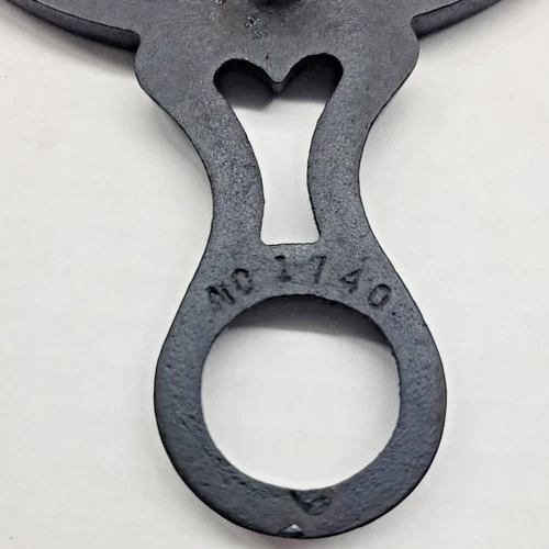 Griswold #1740 5 Pointed Star Cast Iron Trivet Vtg 1950s 3-footed Hot Plate image 5